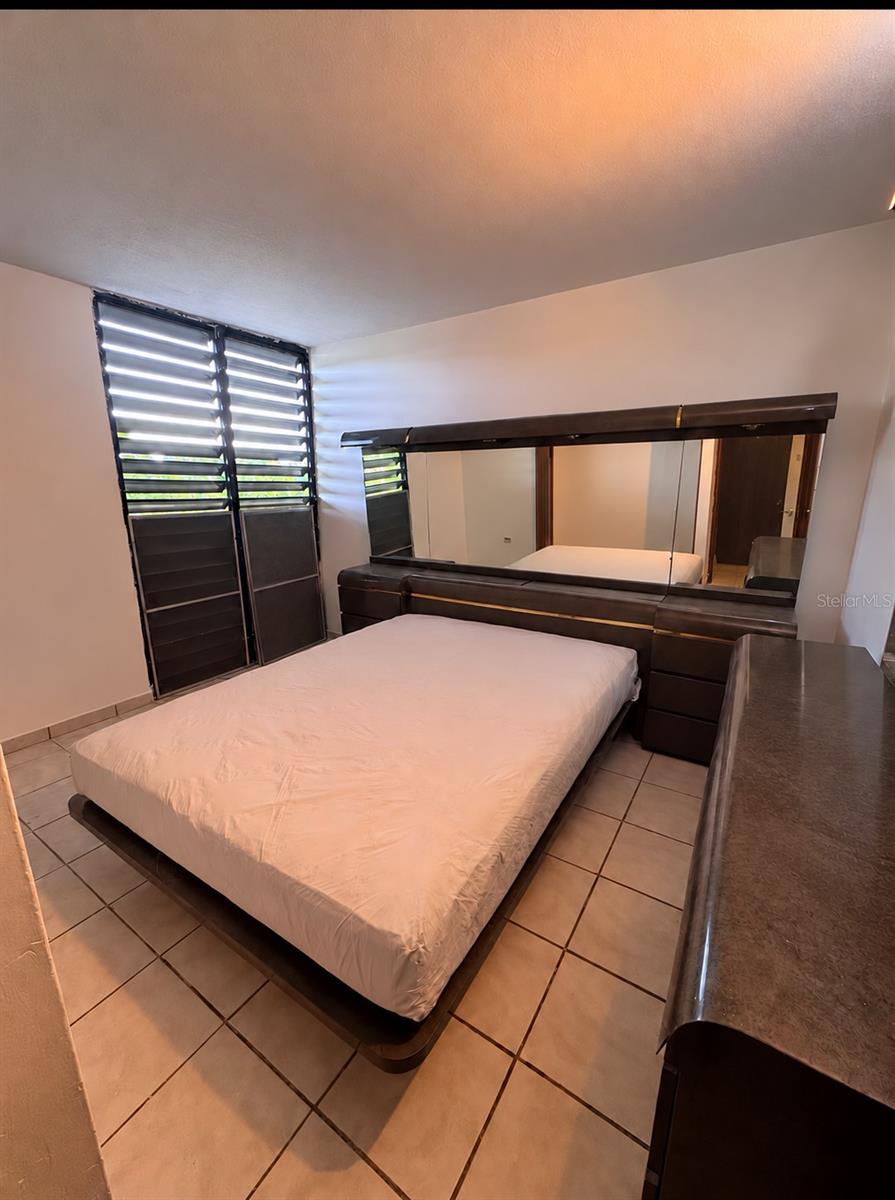 181 KM 1.2 CONDO. TORRES DE ANDALUCIA 709