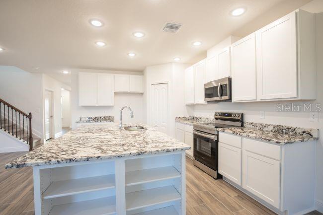 ELEGANT MANOR ESTATES - Residential