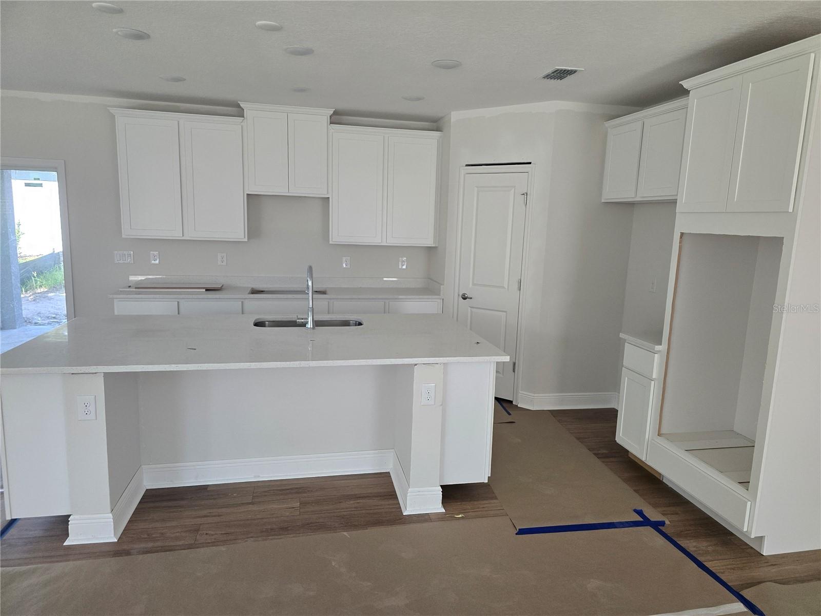 ELEGANT MANOR ESTATES - Residential