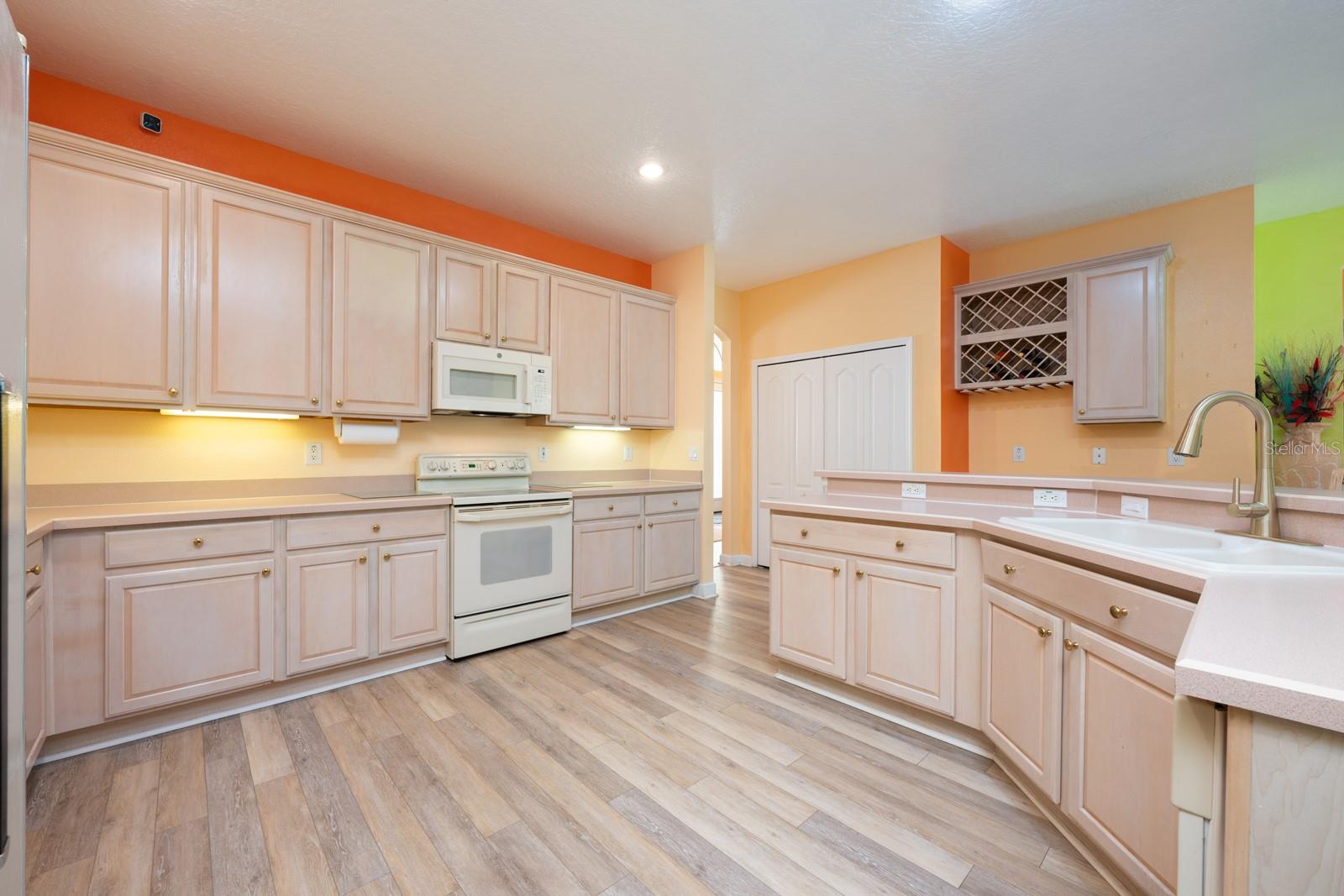 SEVILLE CHASE - Residential