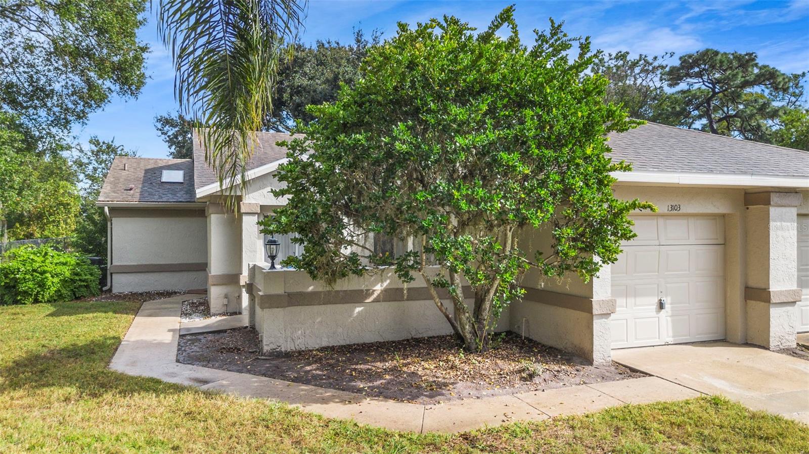 CLUB COURTS AT MEADOW WOOD PHASE 1 27/29 LOT 15 - Residential