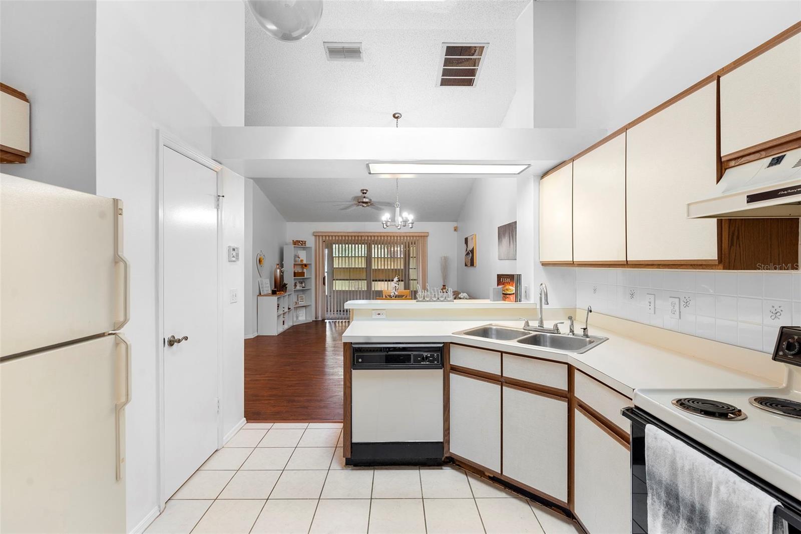 CLUB COURTS AT MEADOW WOOD PHASE 1 27/29 LOT 15 - Residential