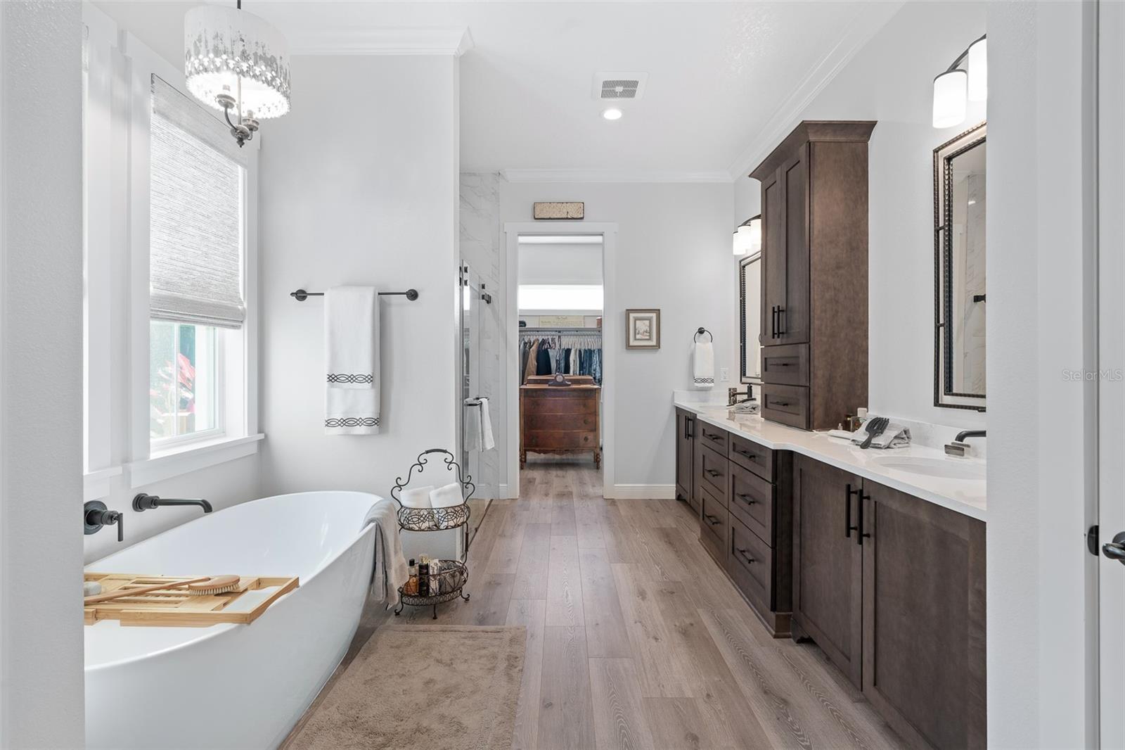 THE COTTAGES ON 11TH - Residential