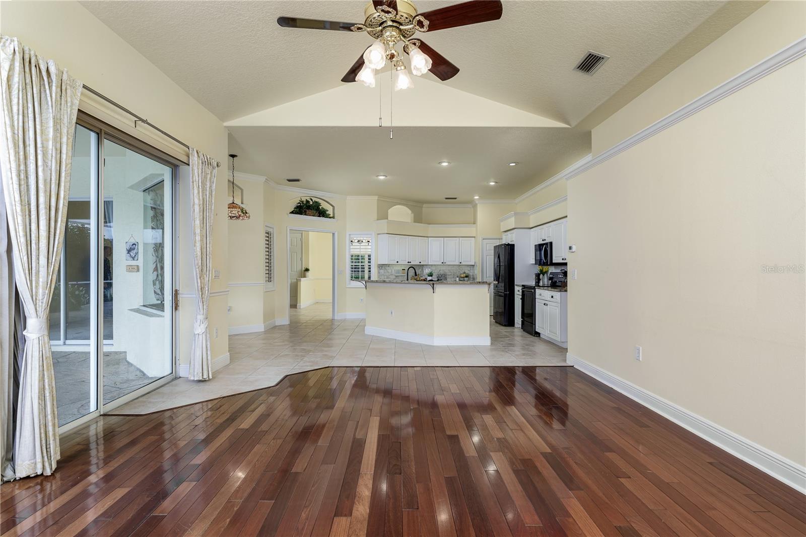 OAK CREEK - Residential