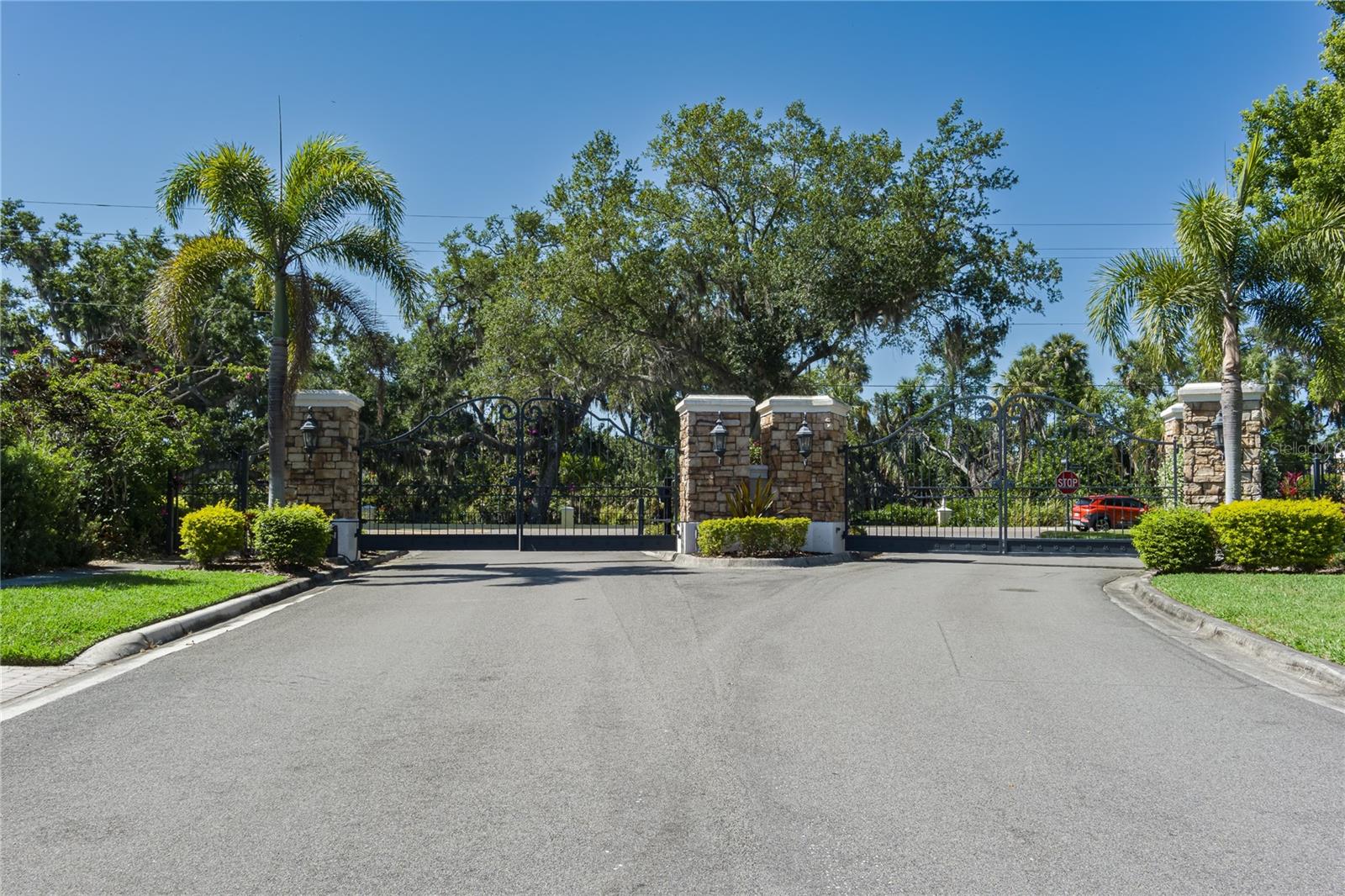 OAK CREEK - Residential