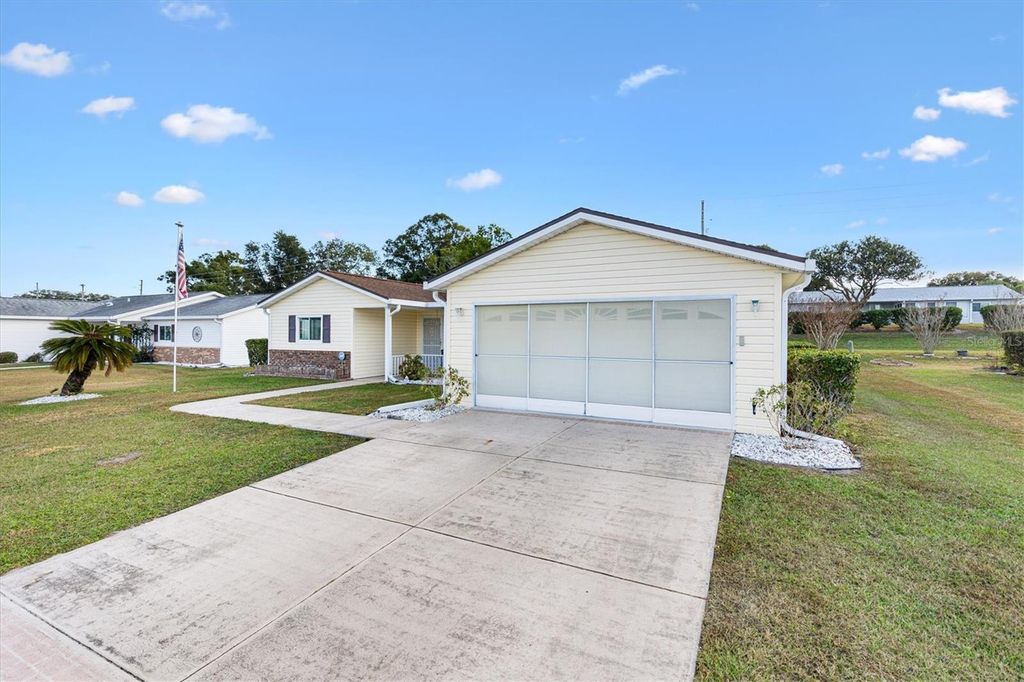 Photo of 10767 SE 174th Loop, Summerfield, FL 34491 (MLS # OM714323)