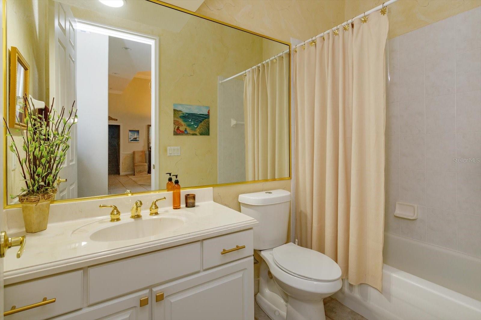 SUNSET LAKES - Residential