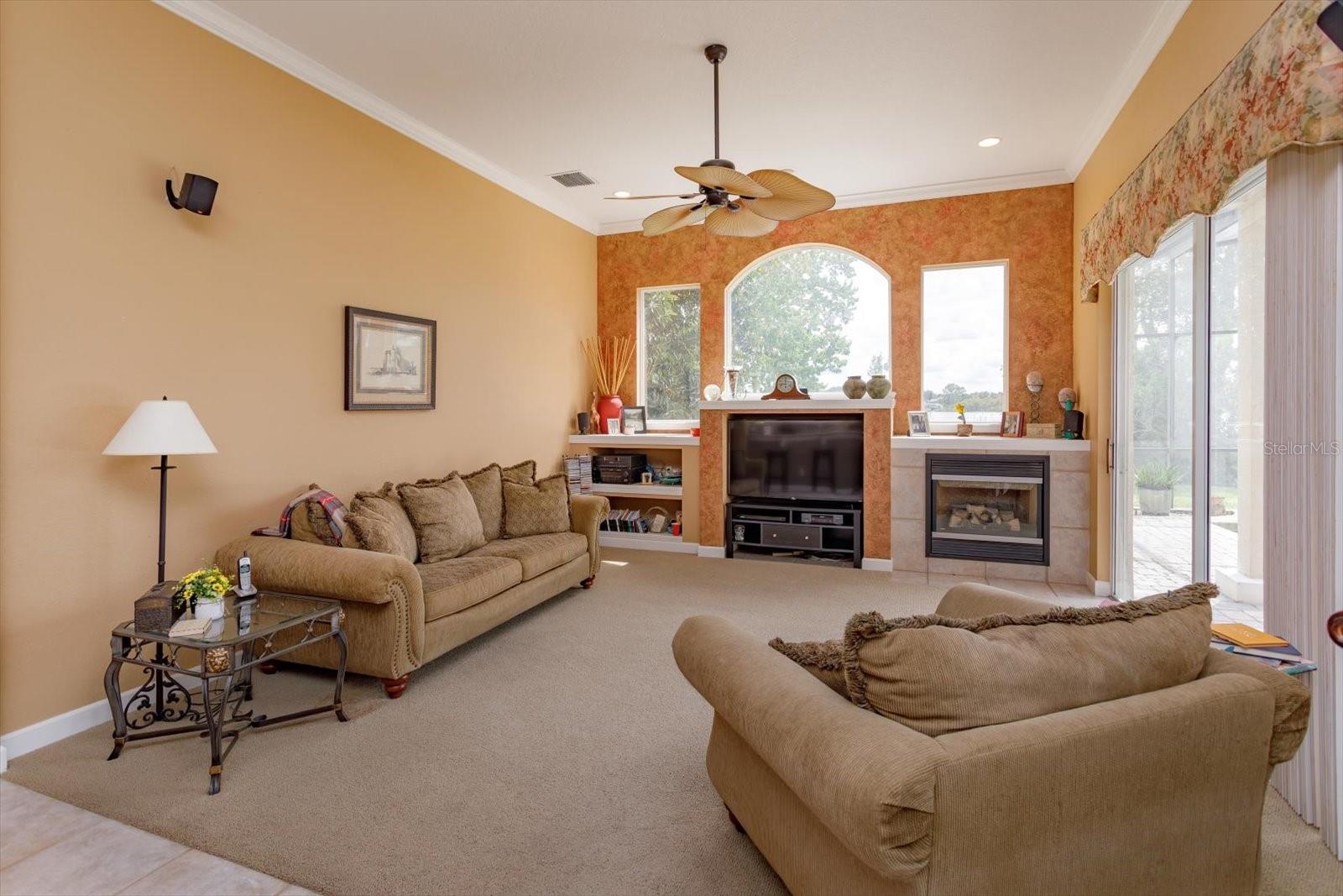 SUNSET LAKES - Residential