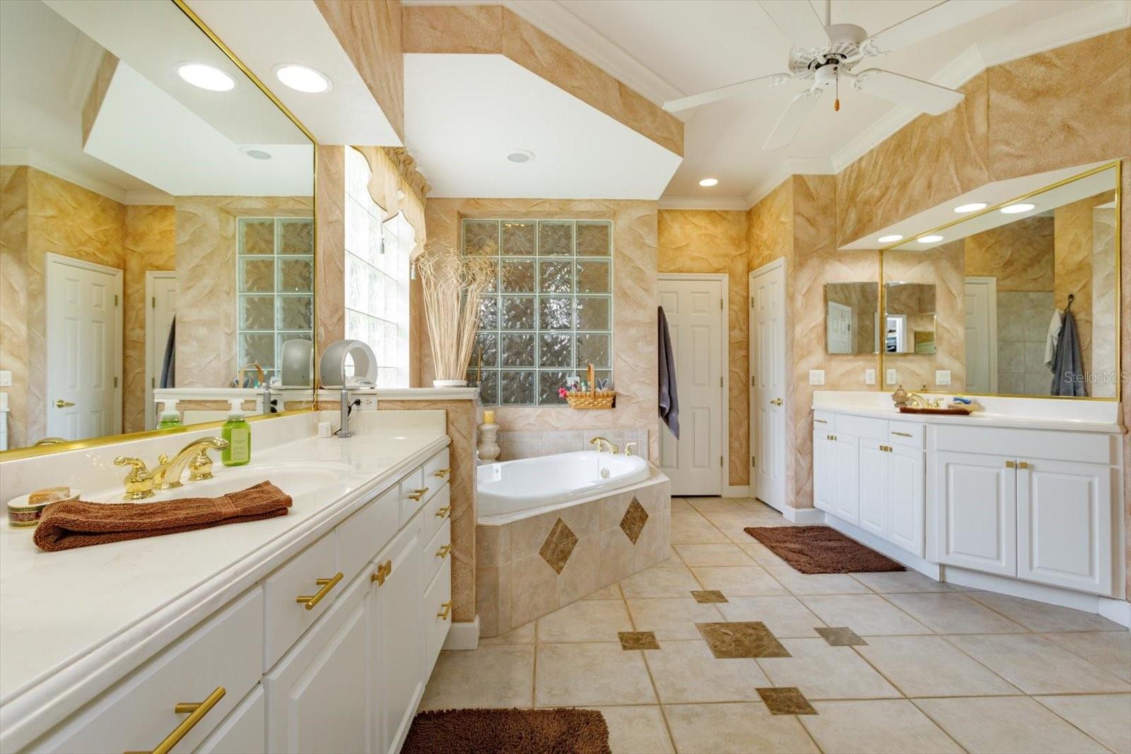 SUNSET LAKES - Residential