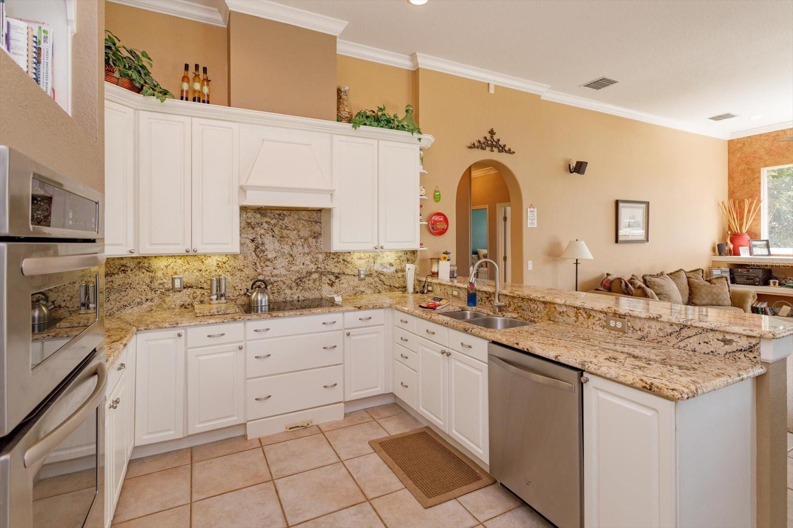 SUNSET LAKES - Residential