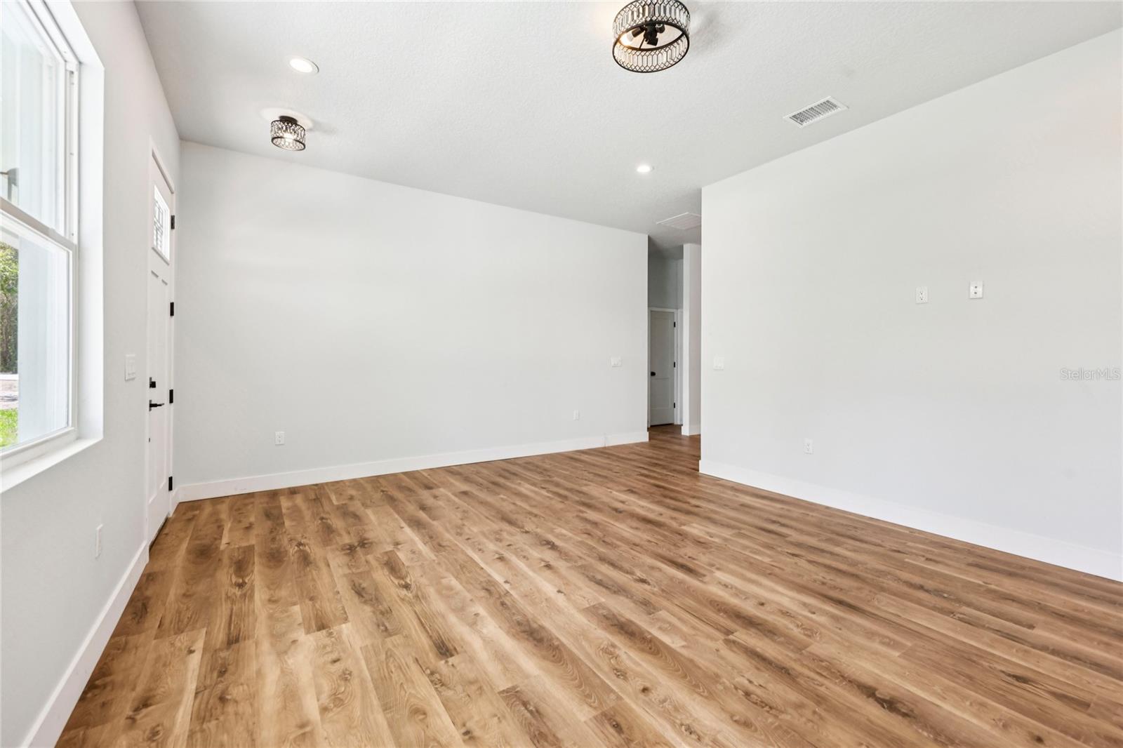 LAND/LK UN 2 - Residential