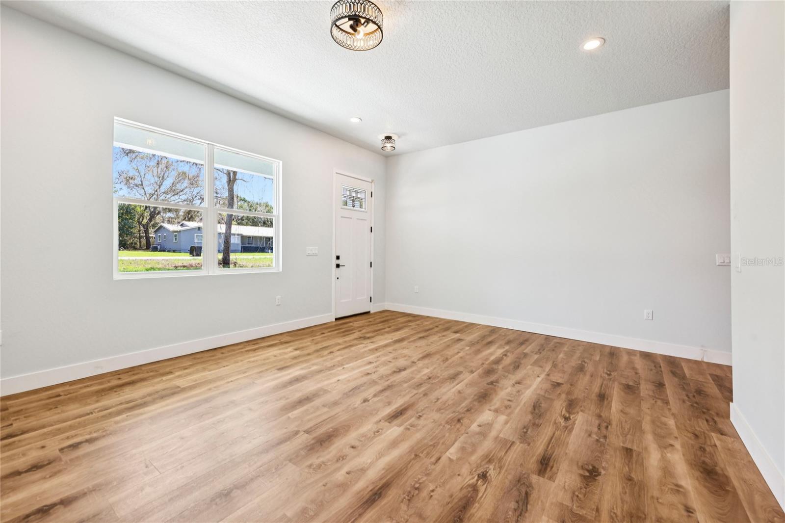 LAND/LK UN 2 - Residential