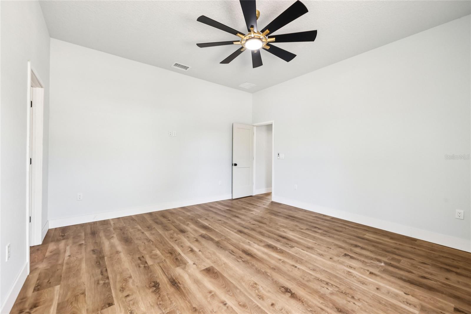 LAND/LK UN 2 - Residential