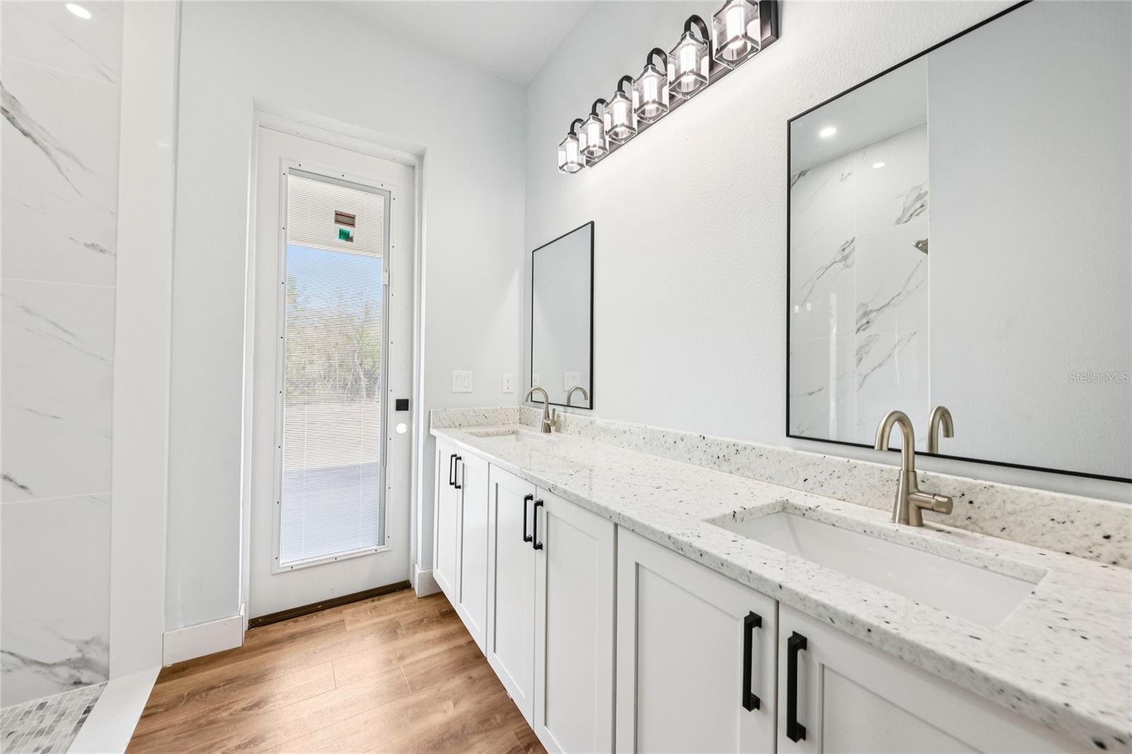 LAND/LK UN 2 - Residential