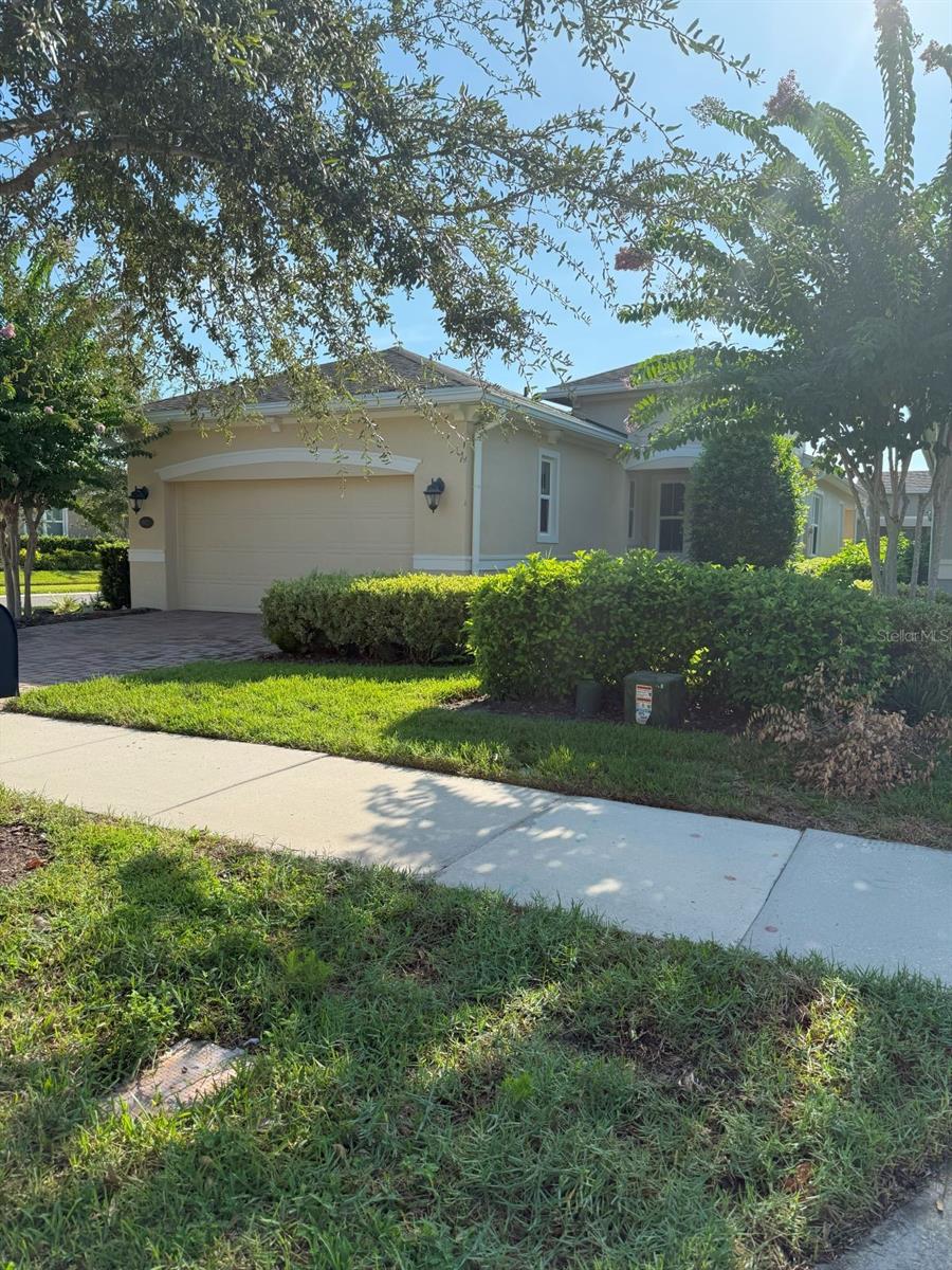 1677 VICTORIA GARDENS DRIVE