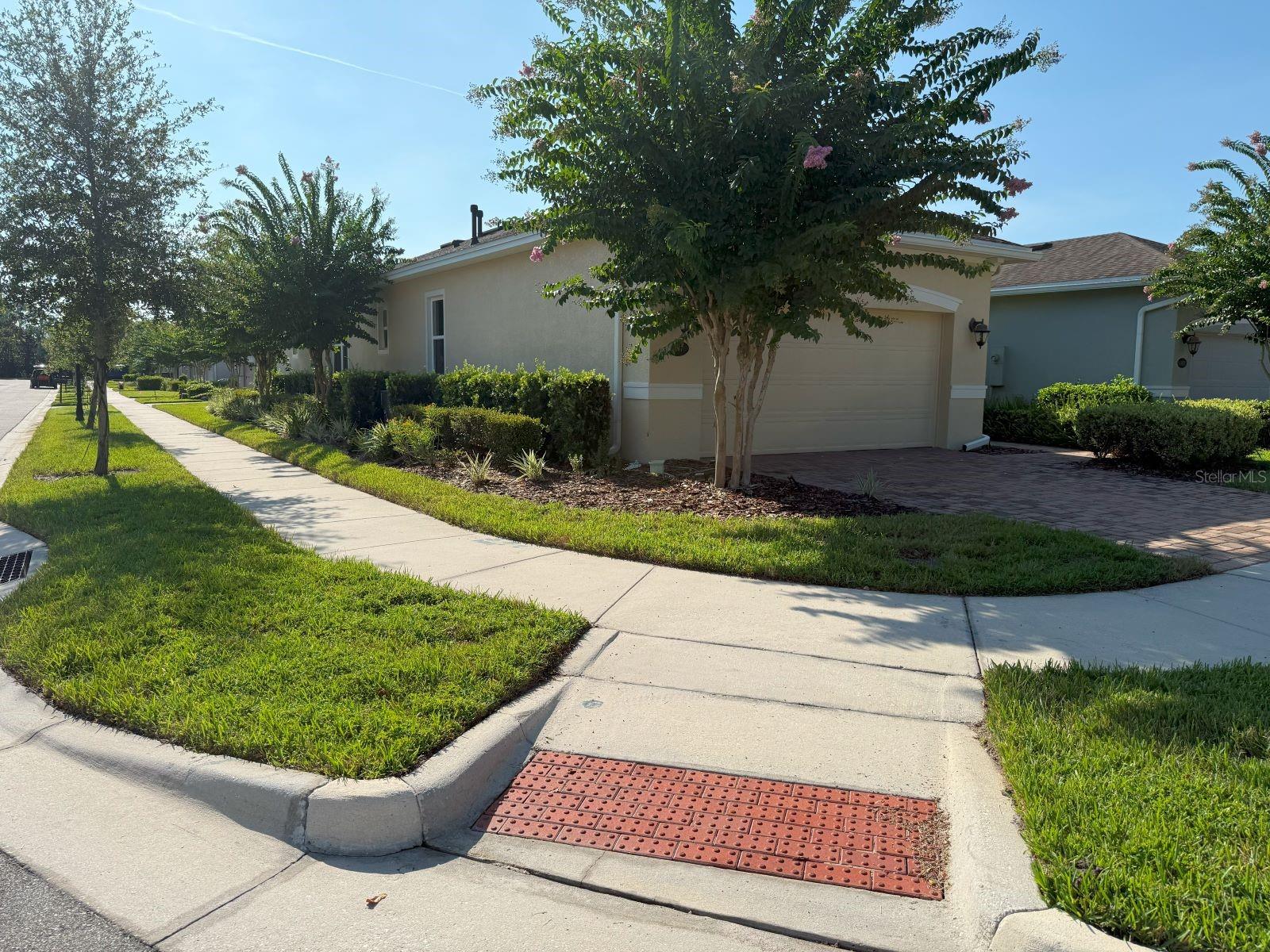 1677 VICTORIA GARDENS DRIVE