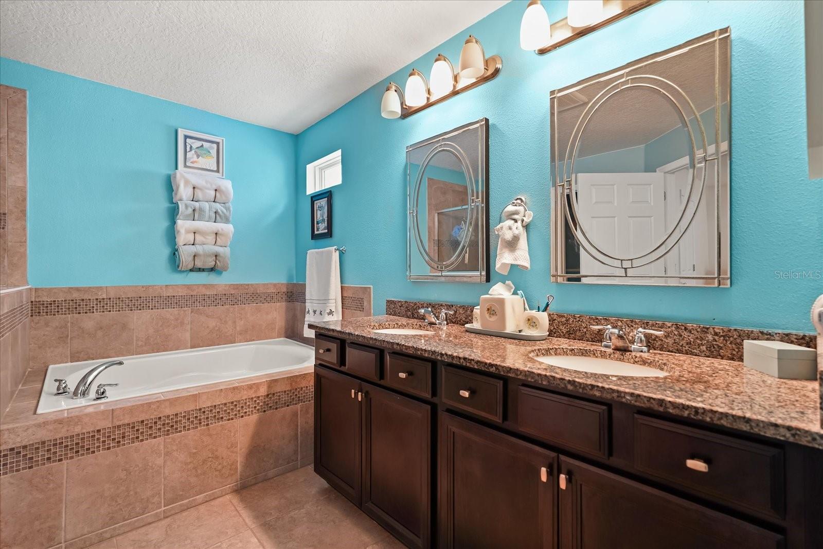 JOHNS LAKE POINTE - Residential