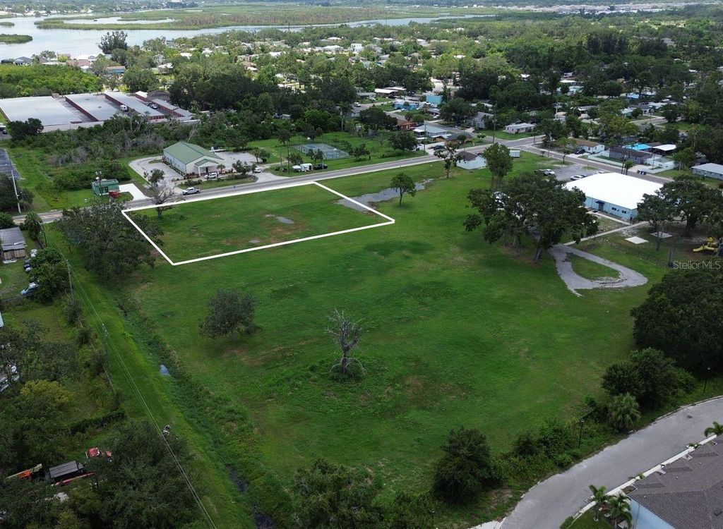 Photo of 612 27th Street E, Bradenton, FL 34208 (MLS # A4657688)