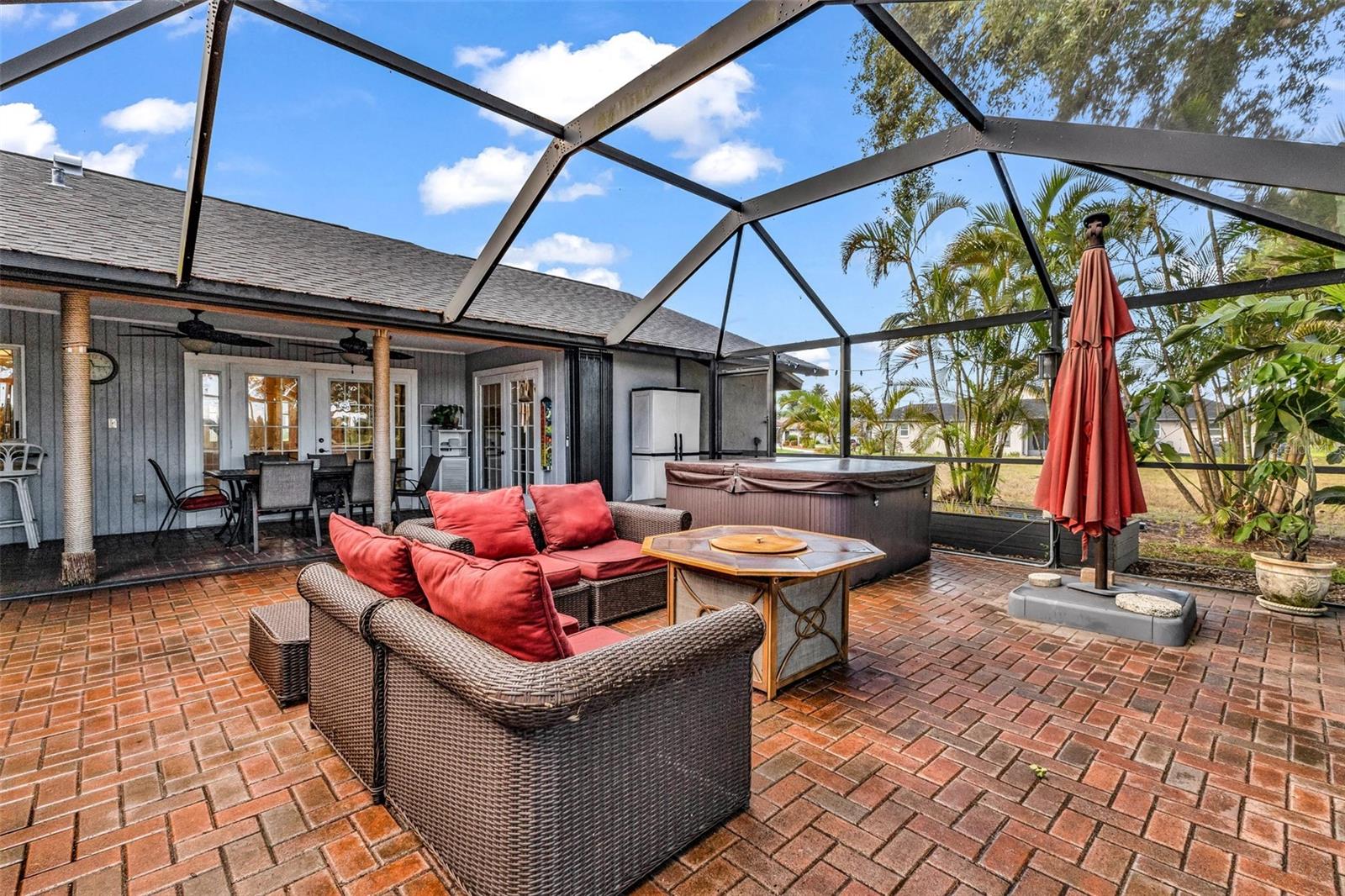 ROTONDA WEST PEBBLE BEACH - Residential