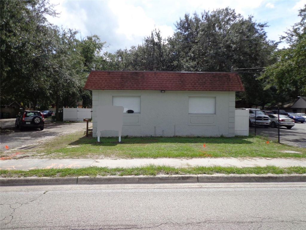 Photo of 1904 W Waters Ave, Tampa, FL 33603 (MLS # W7838862)