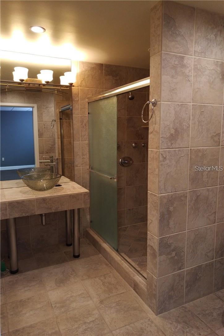 BAYWOOD - Commercial Lease