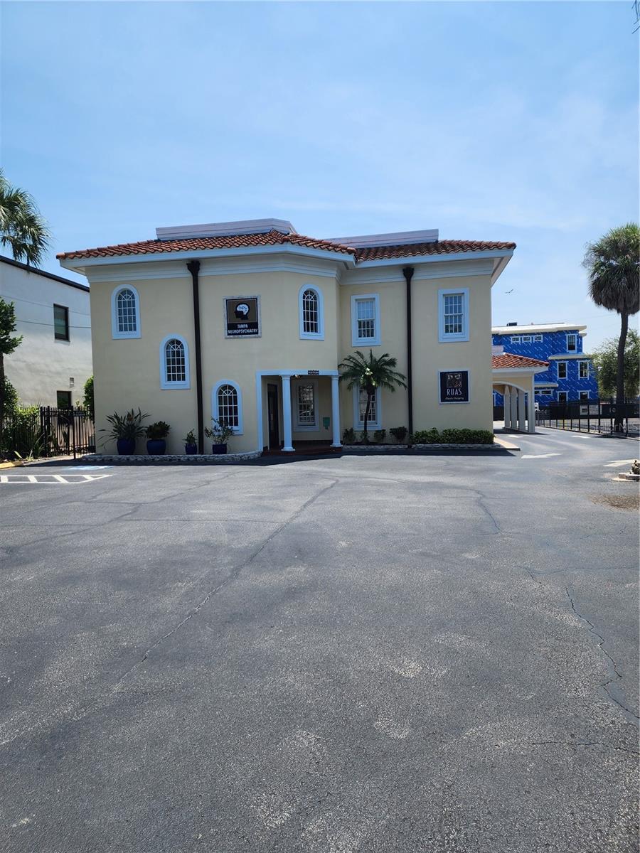 BAYWOOD - Commercial Lease