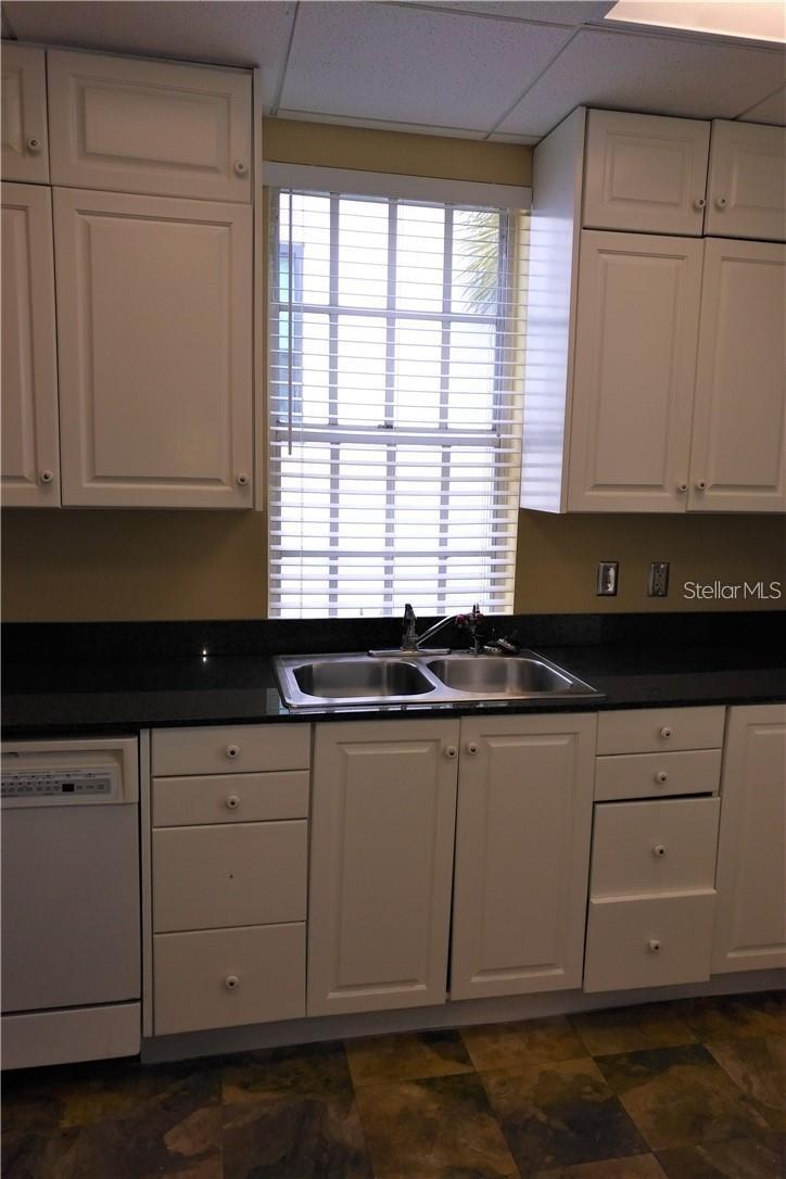 BAYWOOD - Commercial Lease