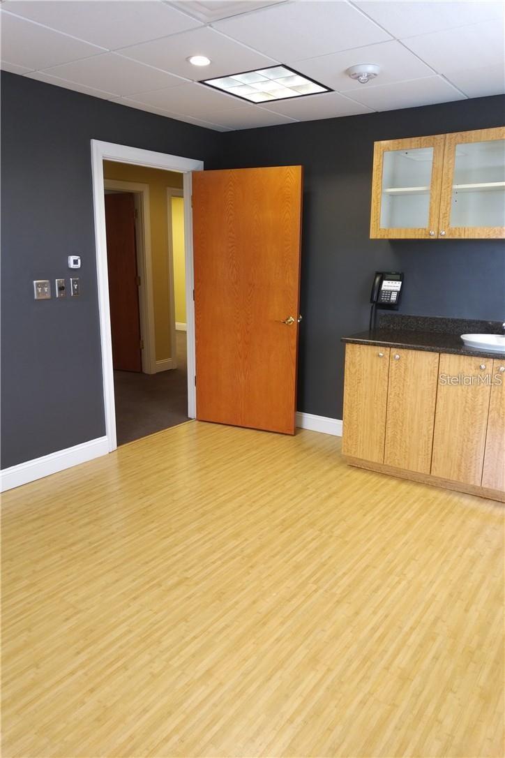 BAYWOOD - Commercial Lease