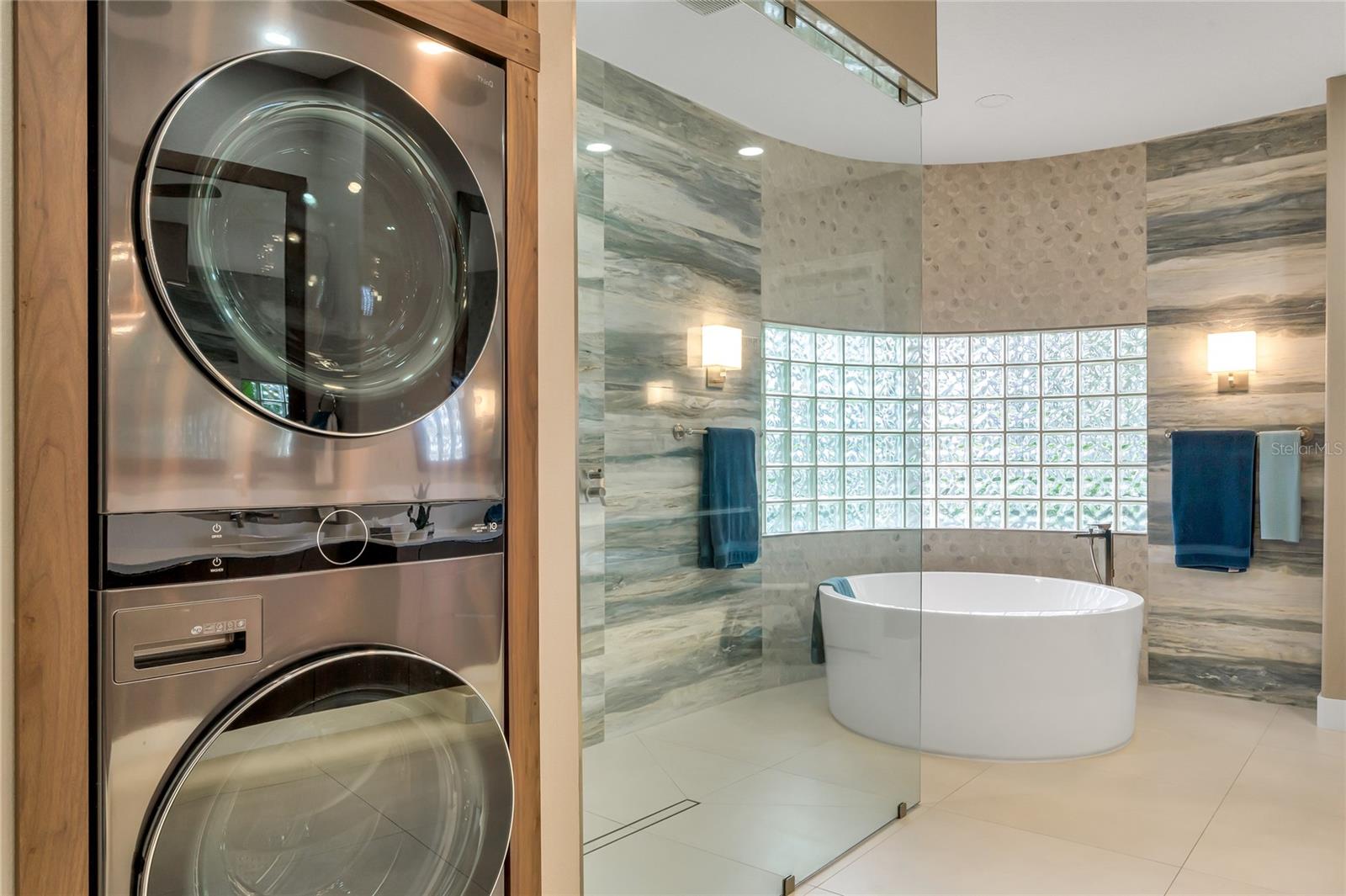 BAY HILL - Residential