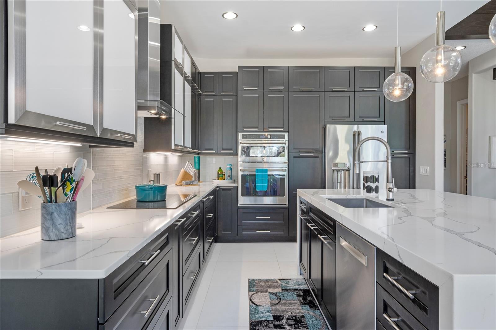 BAY HILL - Residential