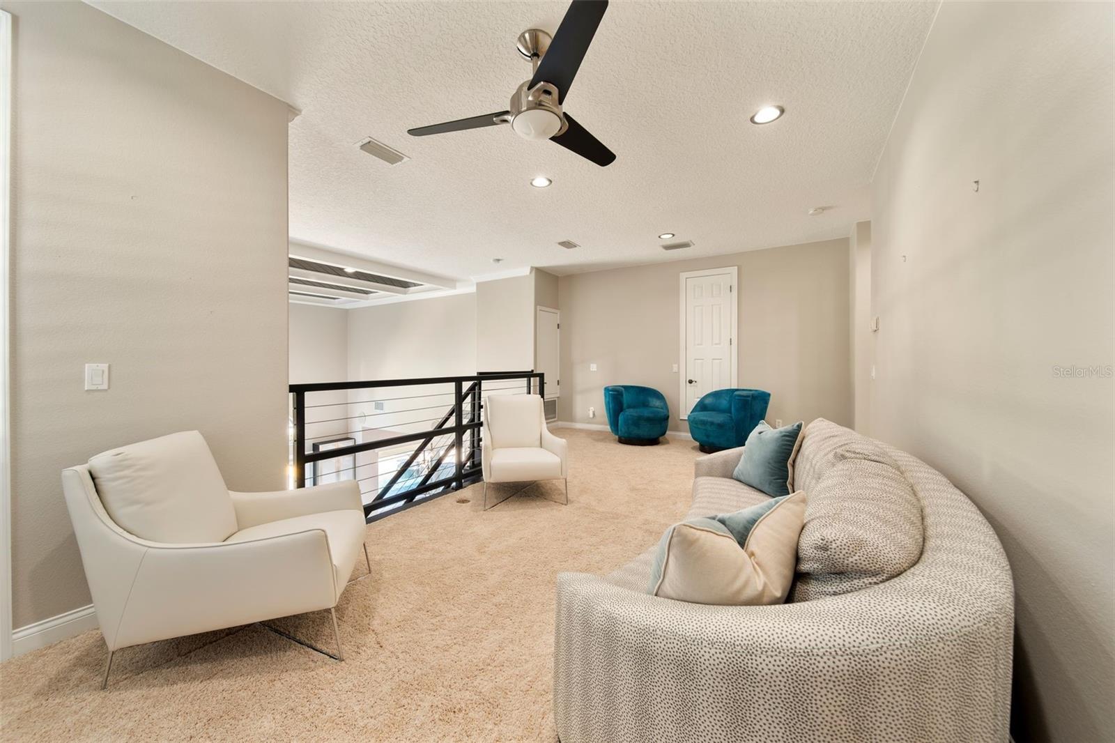 BAY HILL - Residential