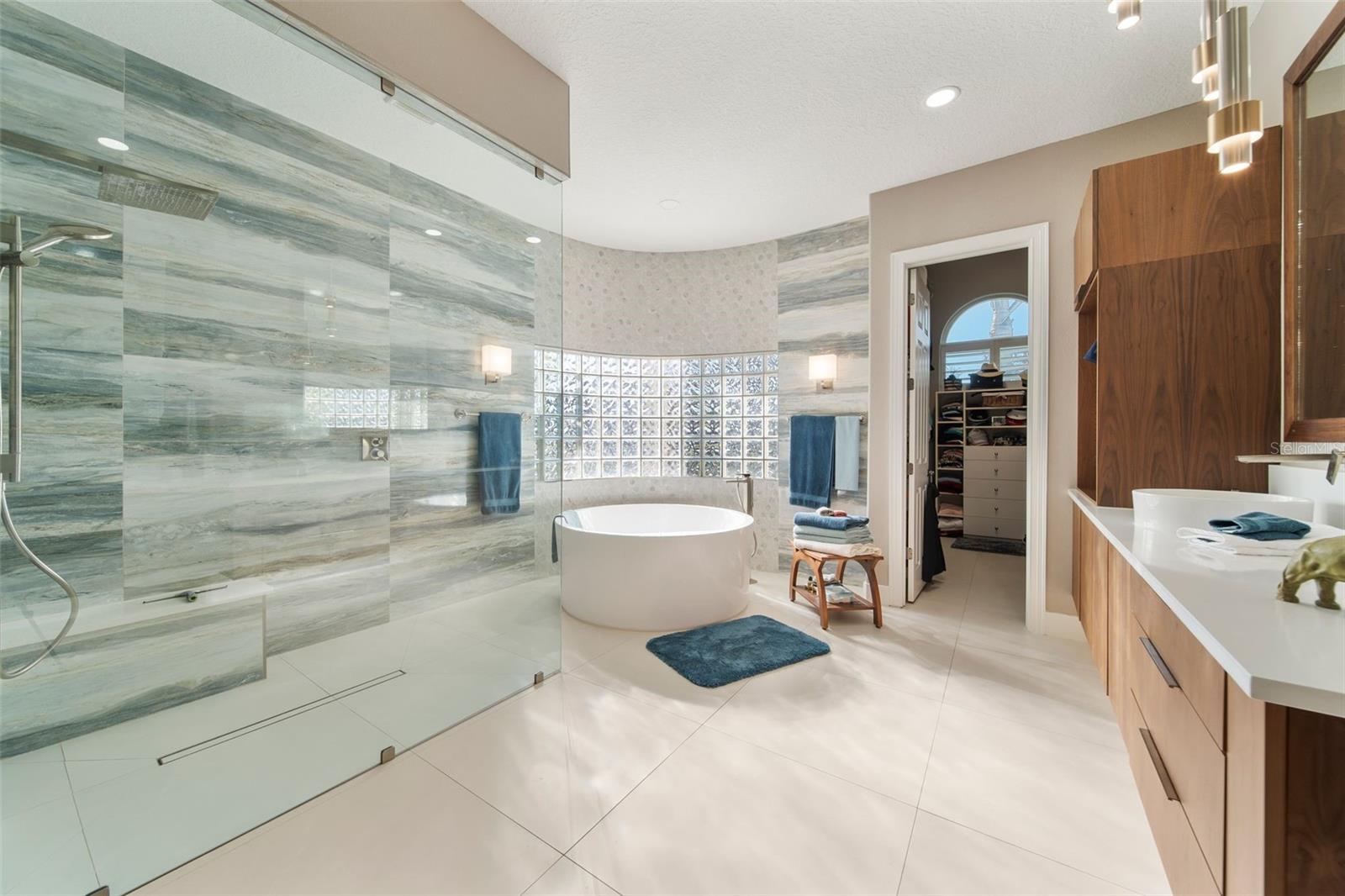 BAY HILL - Residential