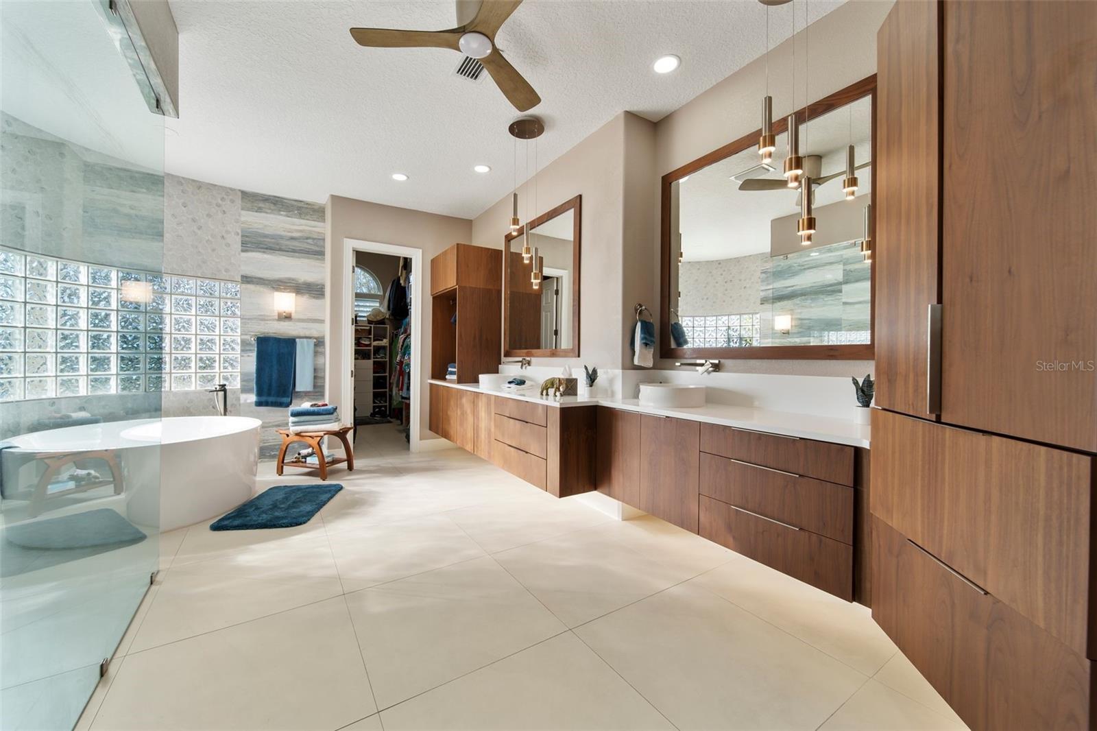 BAY HILL - Residential