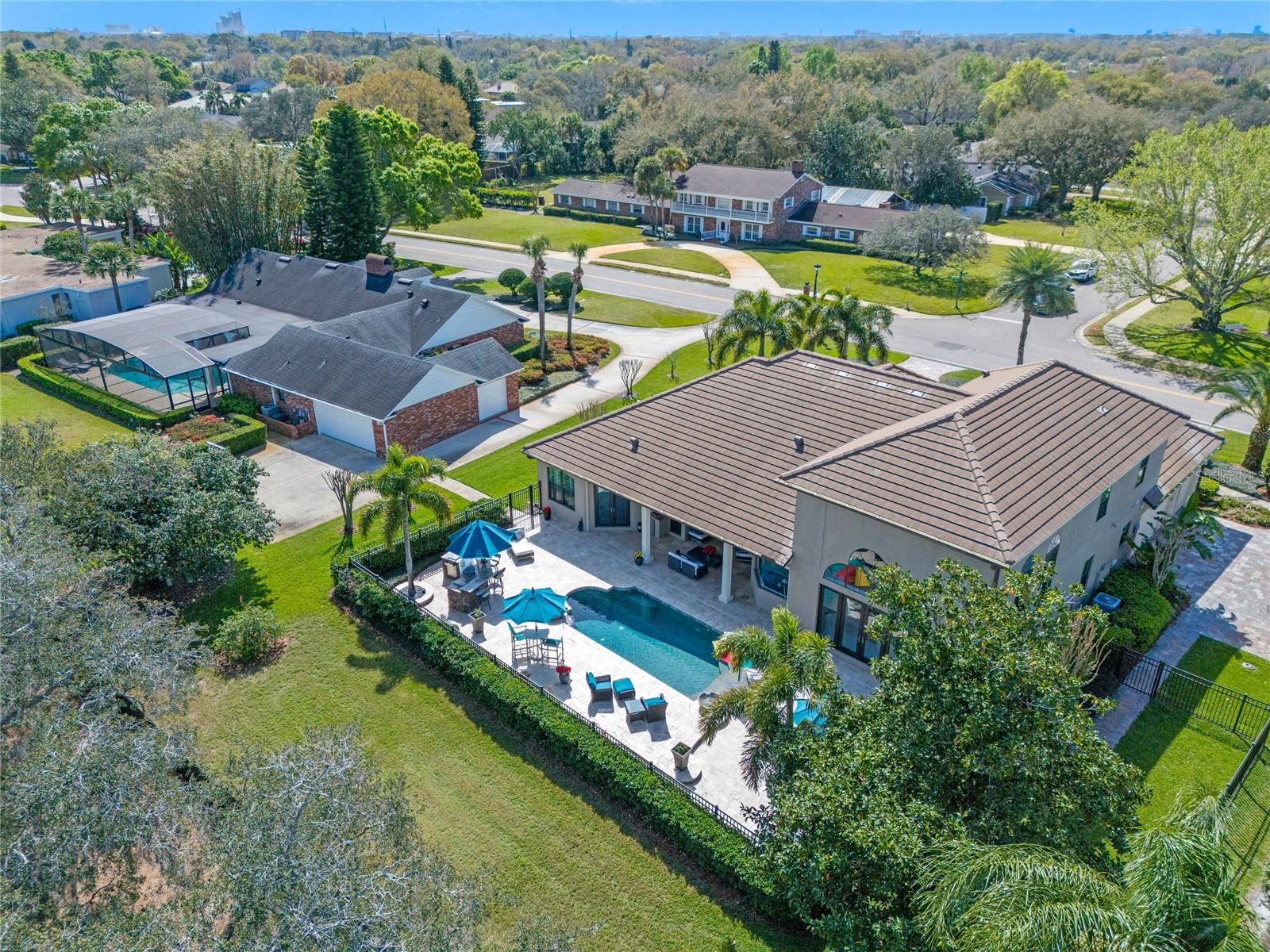 BAY HILL - Residential