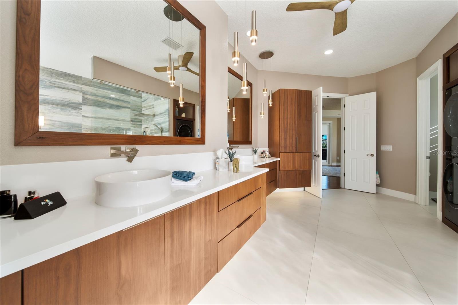 BAY HILL - Residential