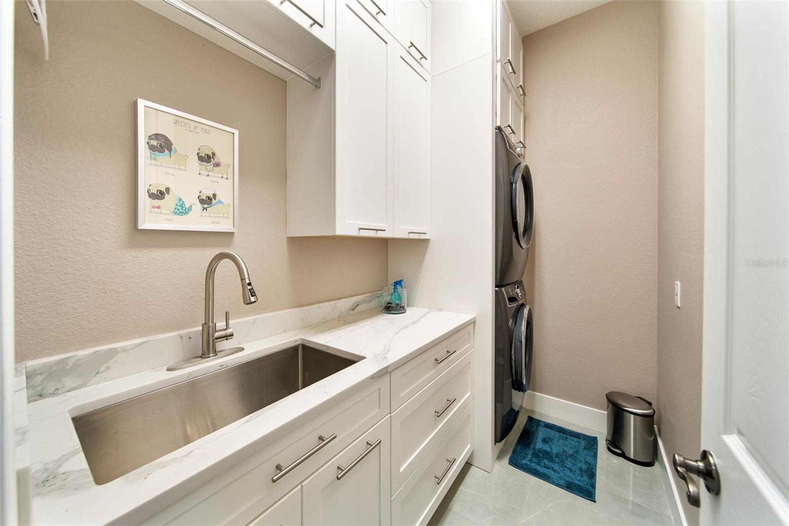 BAY HILL - Residential