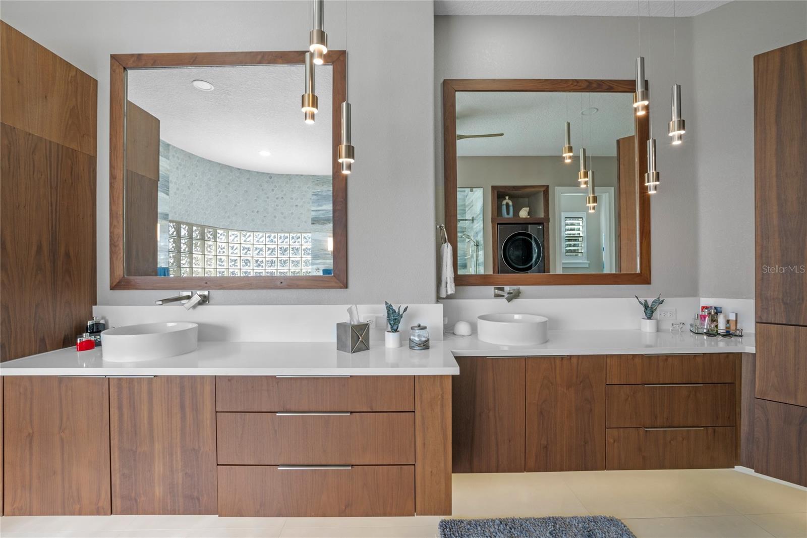 BAY HILL - Residential