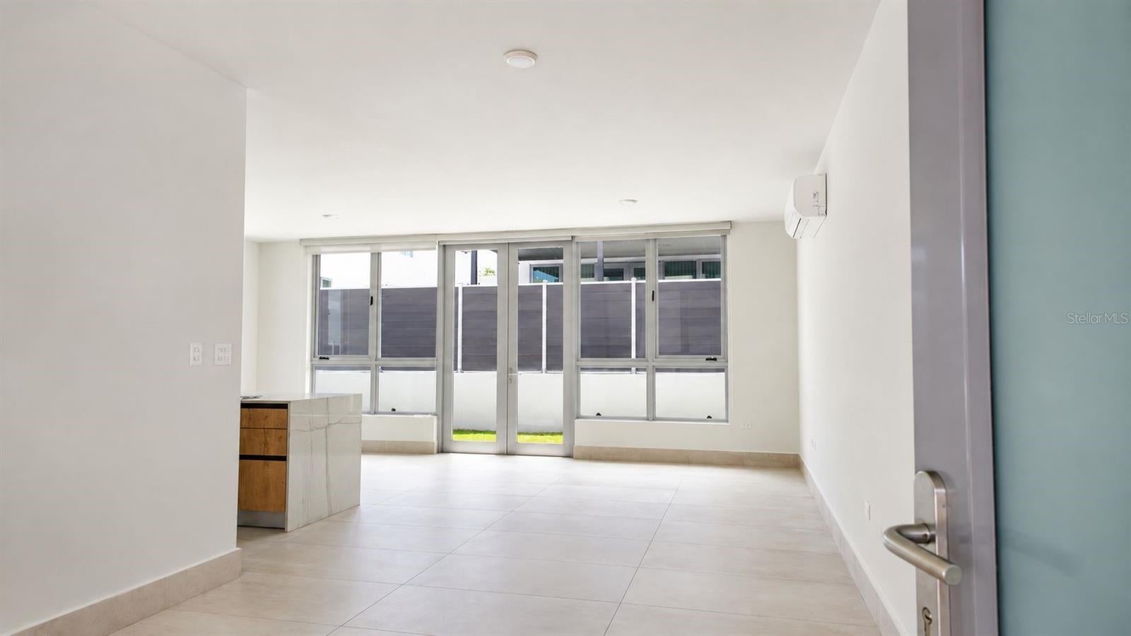 URB RIVIERA COURT 40
