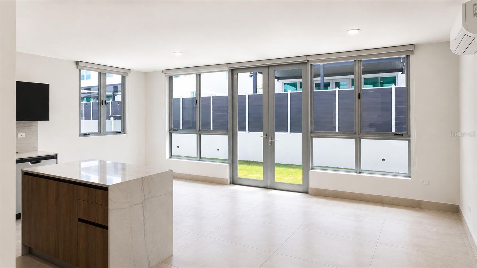 URB RIVIERA COURT 40