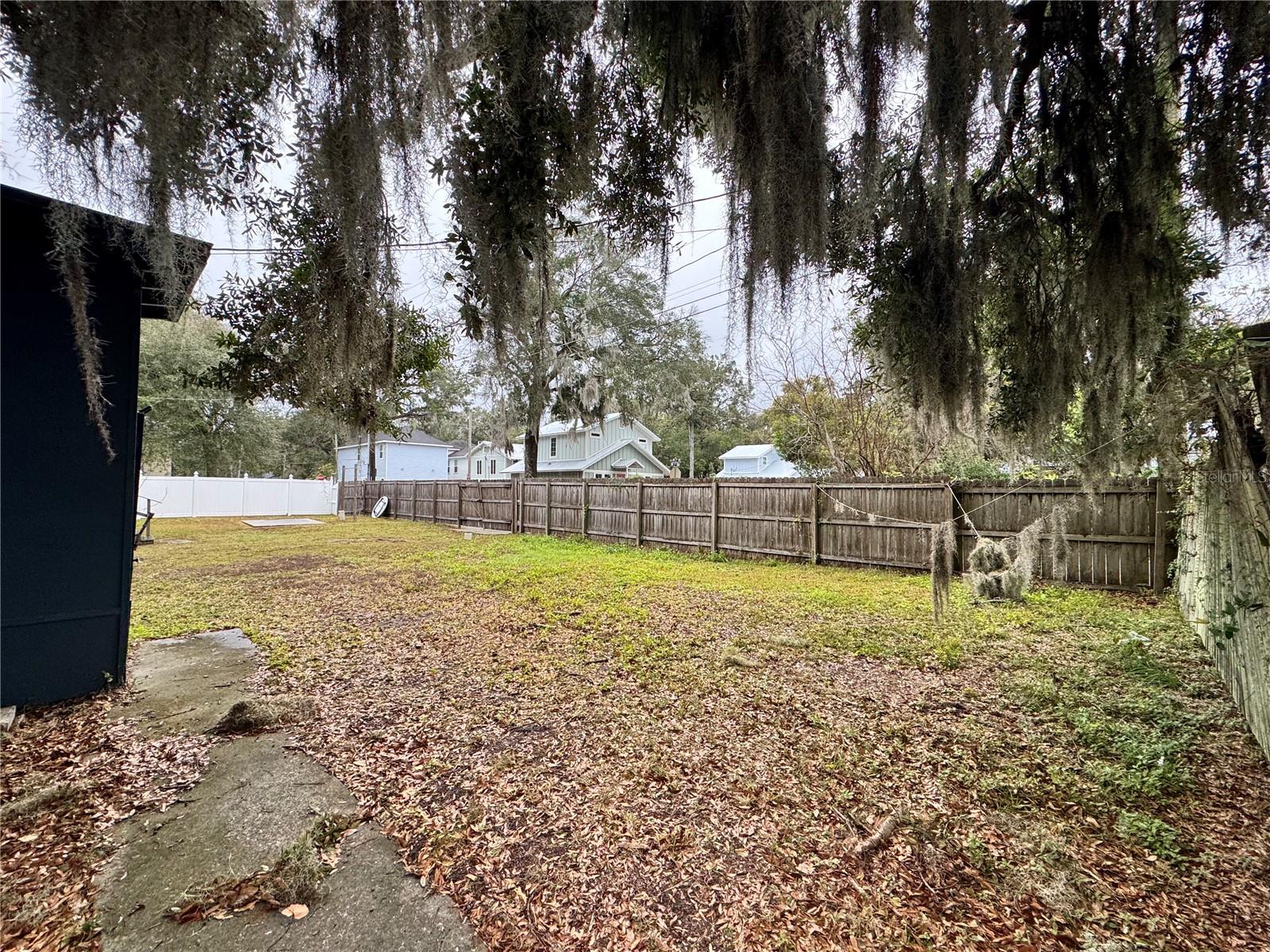 BROWNS ADD FLORIDA COURT - Residential Lease