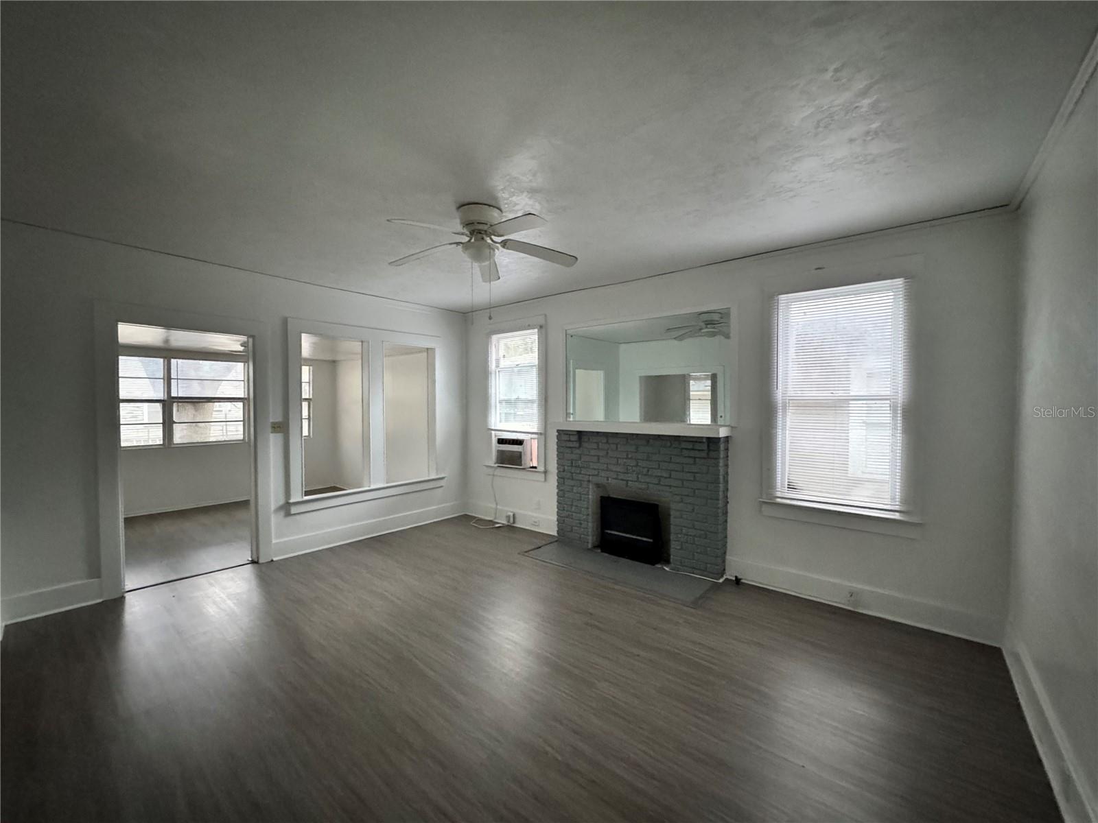 BROWNS ADD FLORIDA COURT - Residential Lease