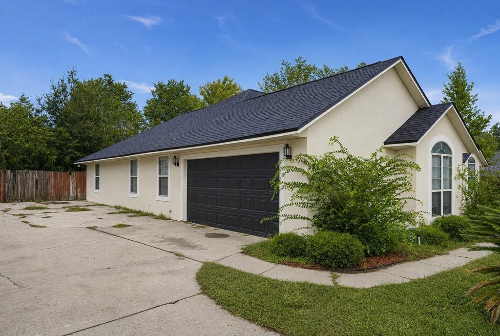 Photo of 526 NW Savannah Circle, Lake City, FL 32055 (MLS # TB8545495)