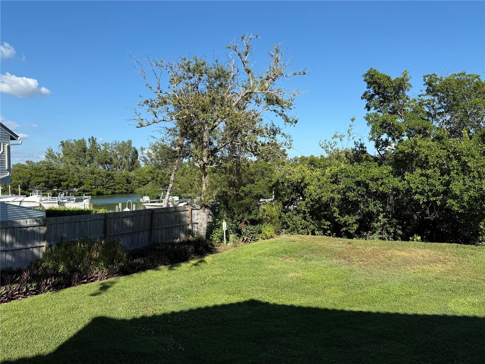 Available for season 2026. 2 bedroom 2 bath condo at Holiday Island (or as some know, Wander Residents) on Tierra Verde. Located just a couple of miles from Ft. Desoto for an easy drive to its beautiful beaches. Wake up every morning to beautiful sun rises over Tampa Bay.  This well appointed condo is located on the north side of the complex, and end unit giving you a little extra privacy. Its an easy walk to the pool and and dock. The property includes tennis/ pickle ball courts, fitness room in the club house, pool table, and laundry. Very easy access to I-275 for your day trips, a night out downtown.