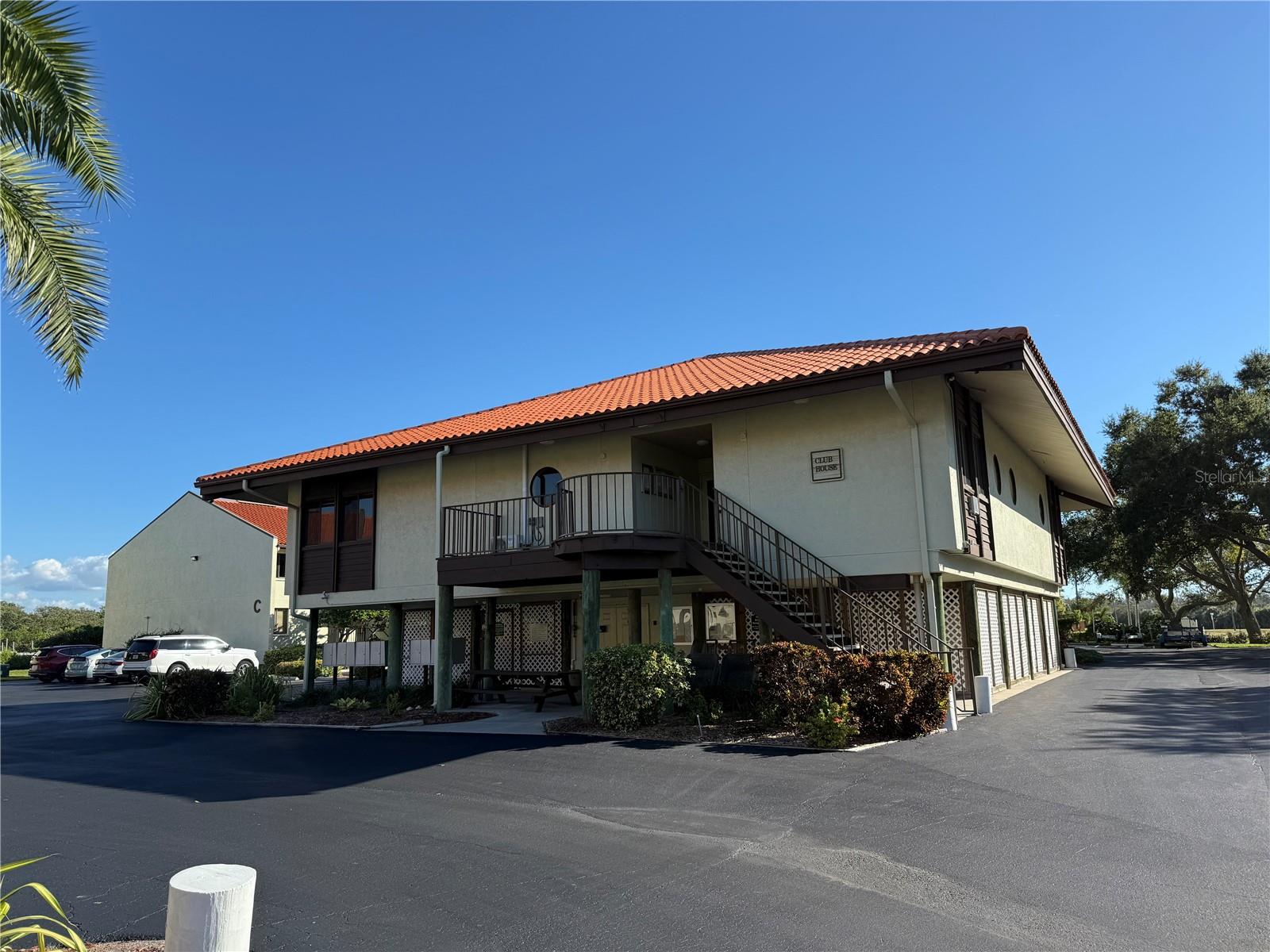 WANDER RESIDENCES OF TIERRA VERDE - Residential Lease