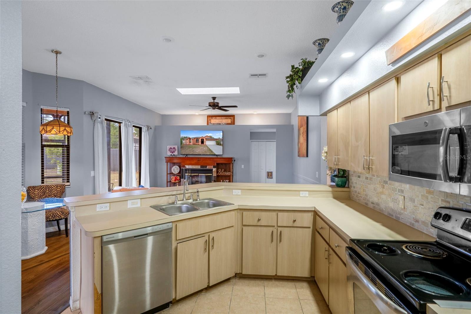 REGENCY OAKS - Residential