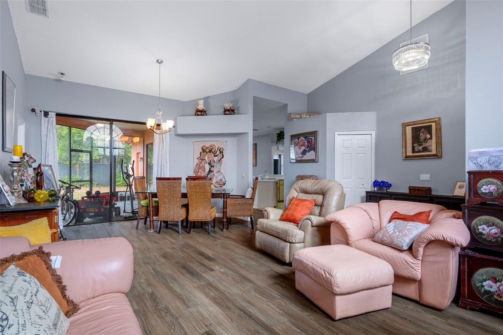 REGENCY OAKS - Residential