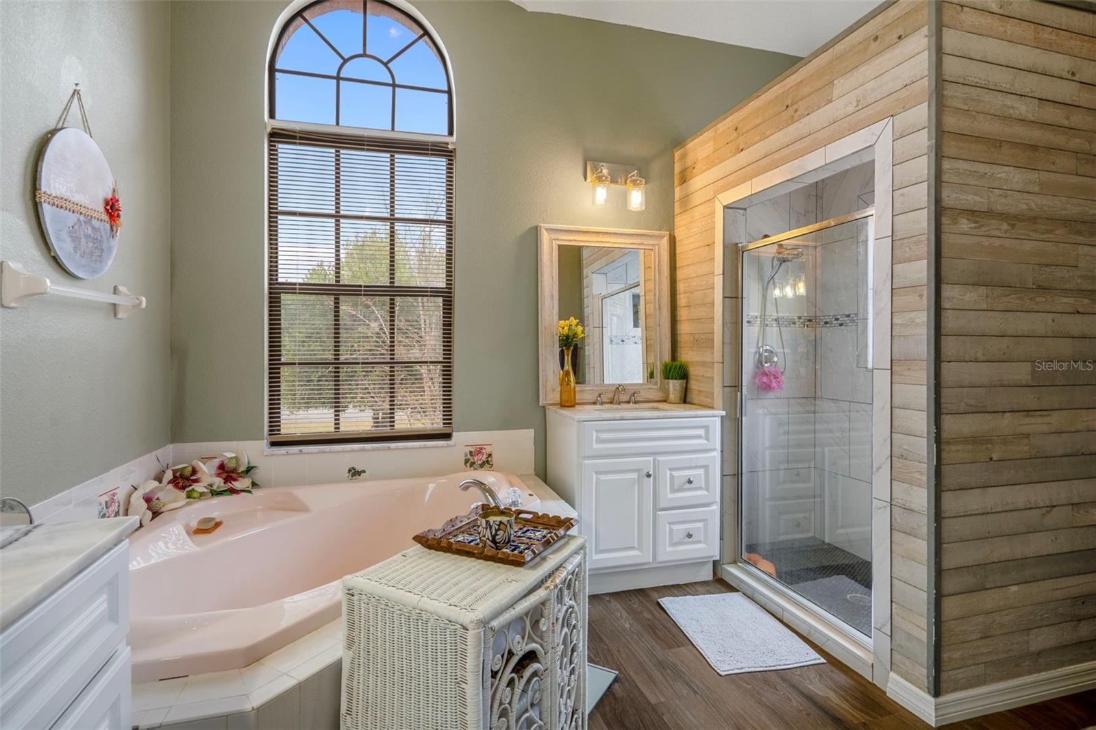 REGENCY OAKS - Residential