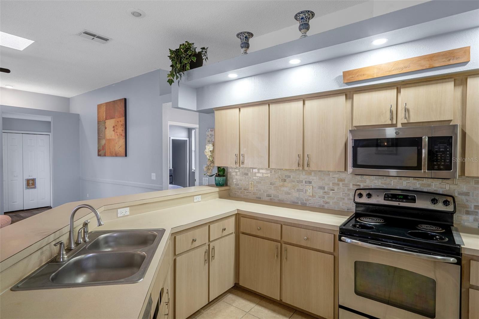 REGENCY OAKS - Residential