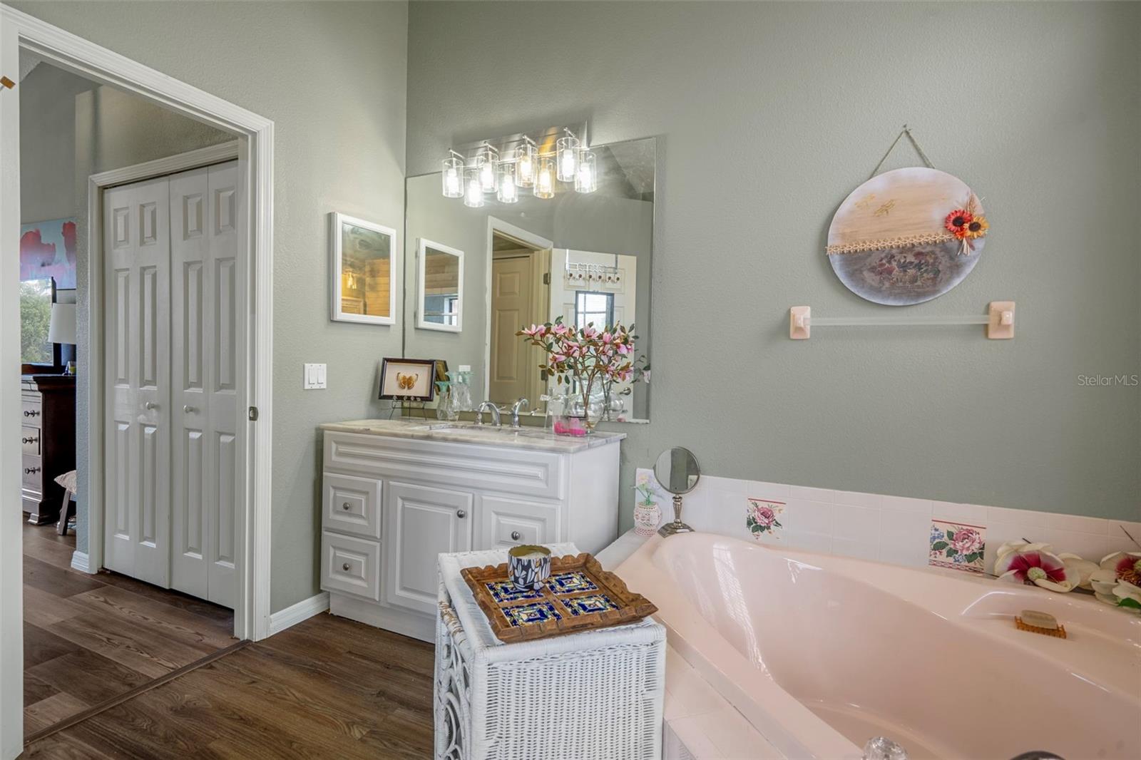 REGENCY OAKS - Residential