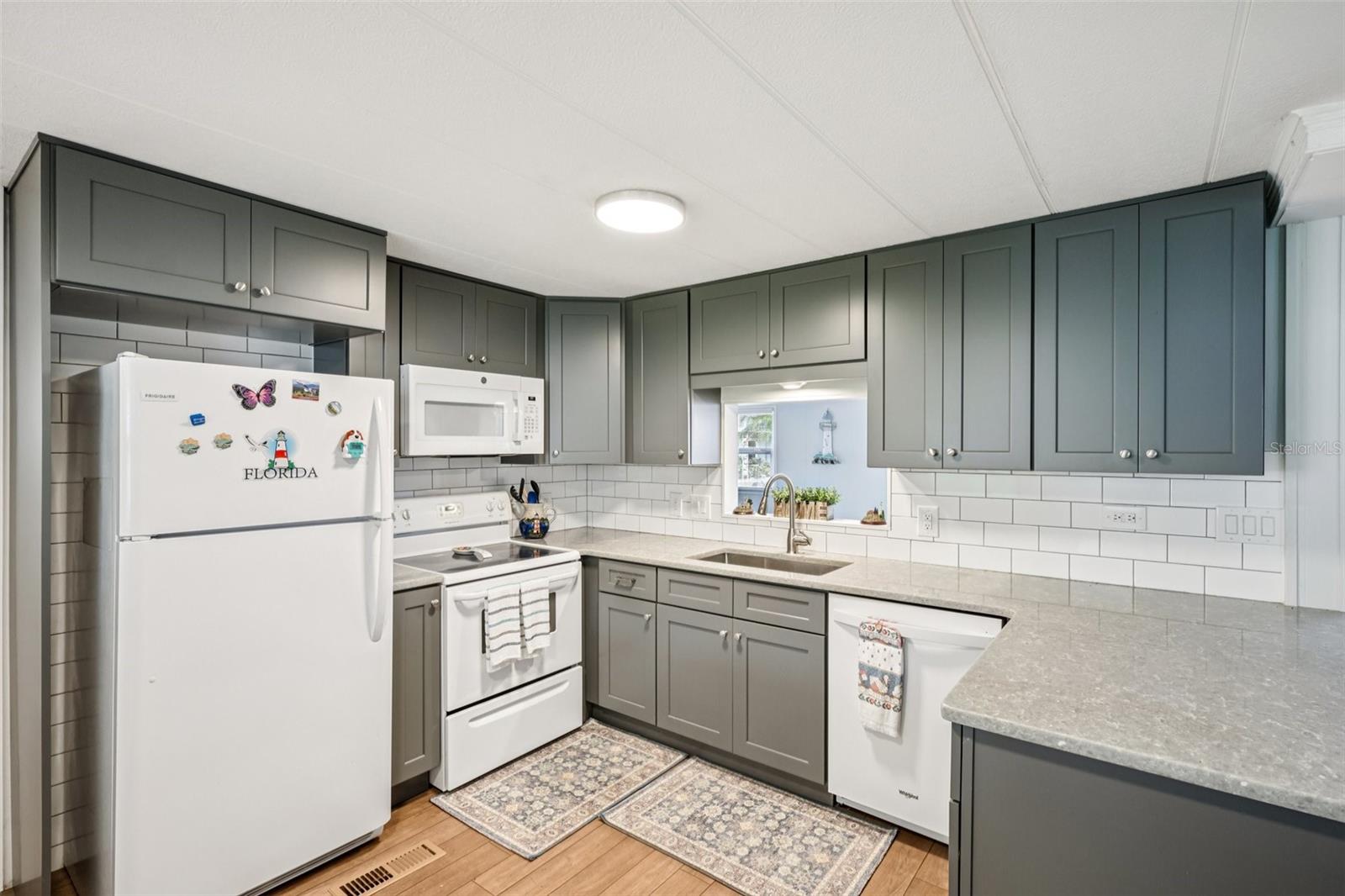 ARIANA SHORES MHP - Residential